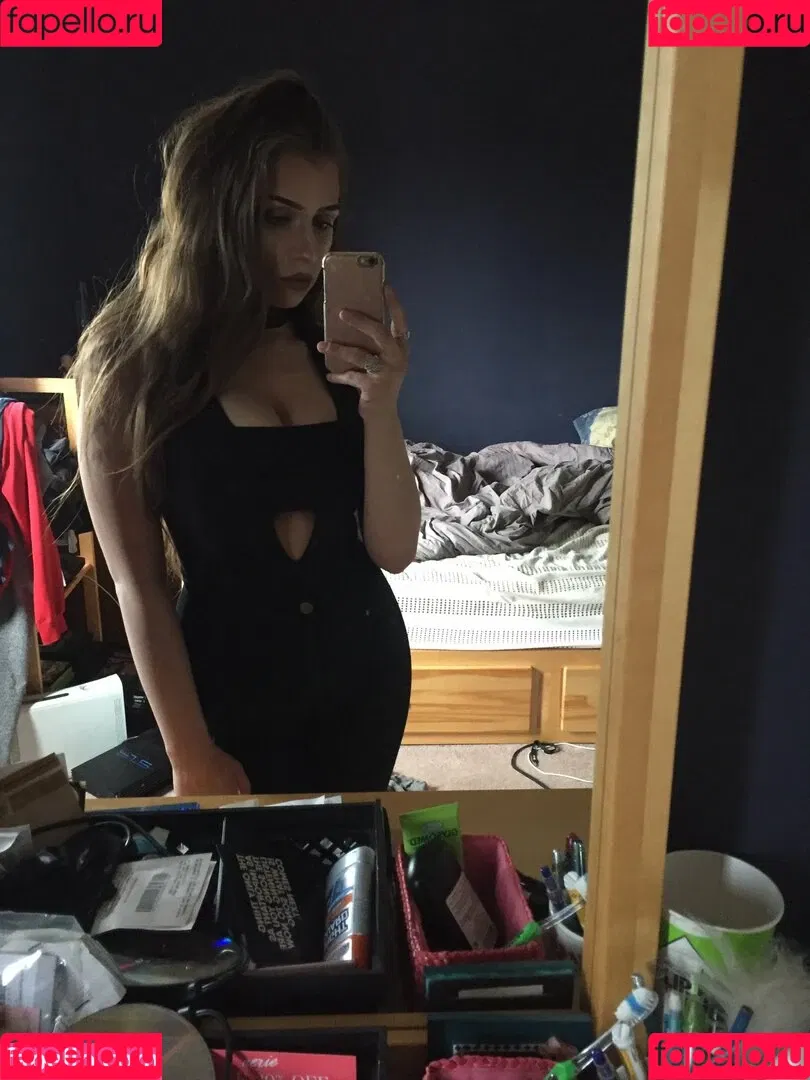 Shhhar / chvrlctte / shhhare Onlyfans Photo Gallery 