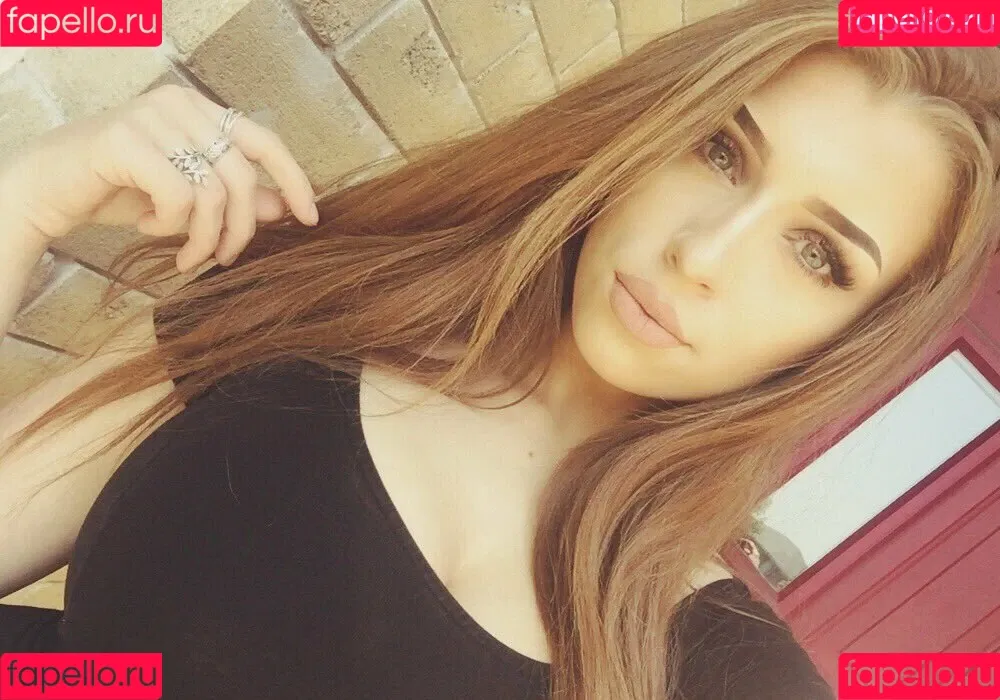 Shhhar / chvrlctte / shhhare Onlyfans Photo Gallery 