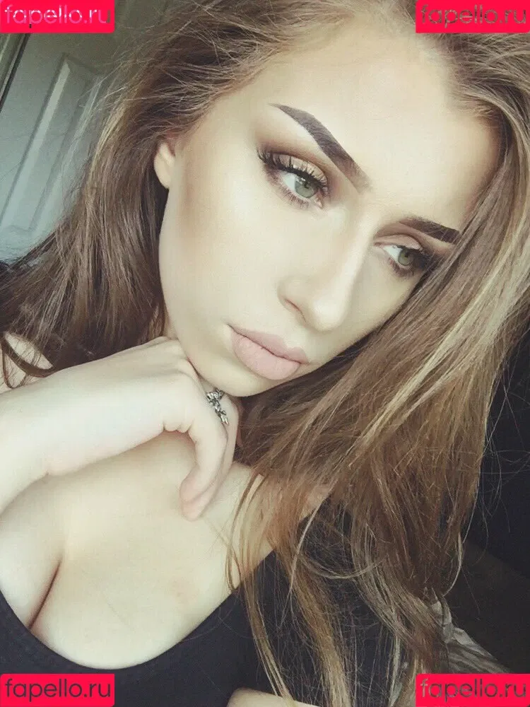 Shhhar / chvrlctte / shhhare Onlyfans Photo Gallery 