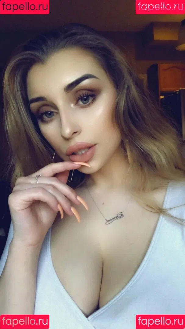 Shhhar / chvrlctte / shhhare Onlyfans Photo Gallery 