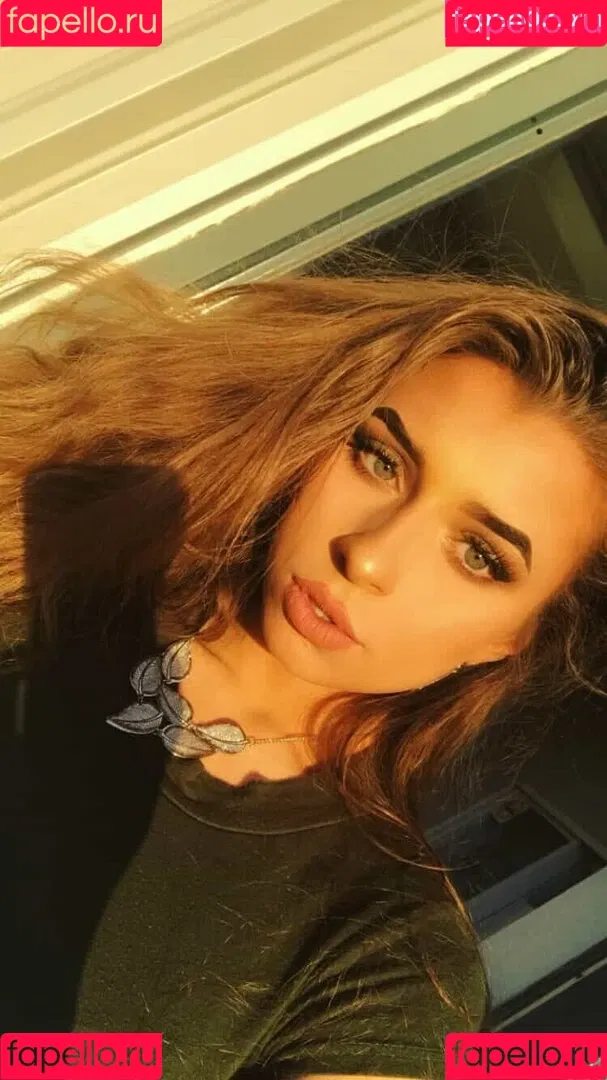 Shhhar / chvrlctte / shhhare Onlyfans Photo Gallery 