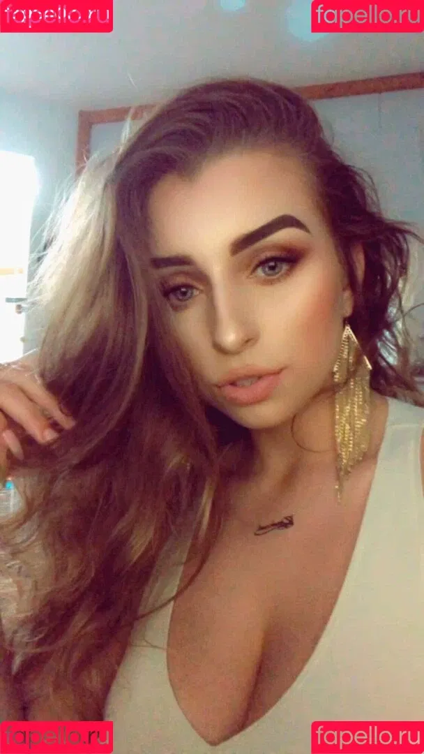 Shhhar / chvrlctte / shhhare Onlyfans Photo Gallery 