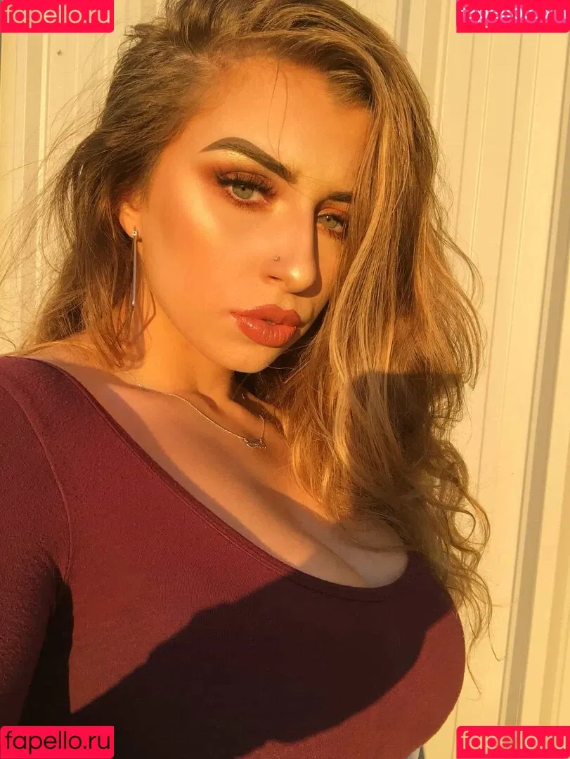 Shhhar / chvrlctte / shhhare Onlyfans Photo Gallery 