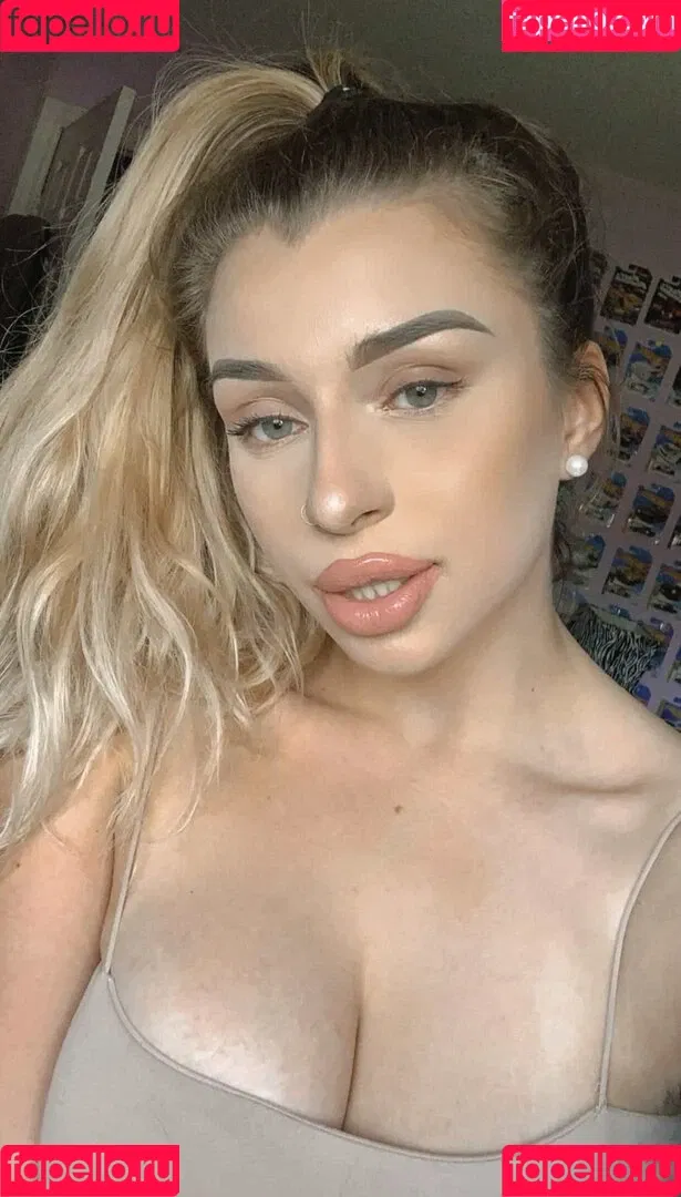 Shhhar / chvrlctte / shhhare Onlyfans Photo Gallery 