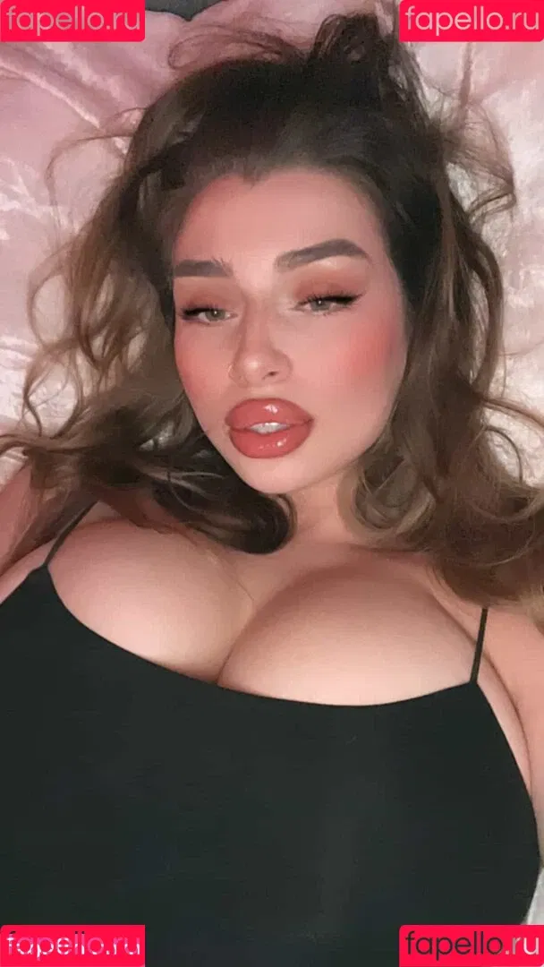 Shhhar / chvrlctte / shhhare Onlyfans Photo Gallery 