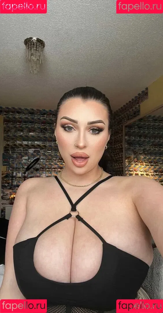 Shhhar / chvrlctte / shhhare Onlyfans Photo Gallery 