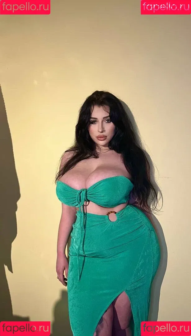 Shhhar / chvrlctte / shhhare Onlyfans Photo Gallery 