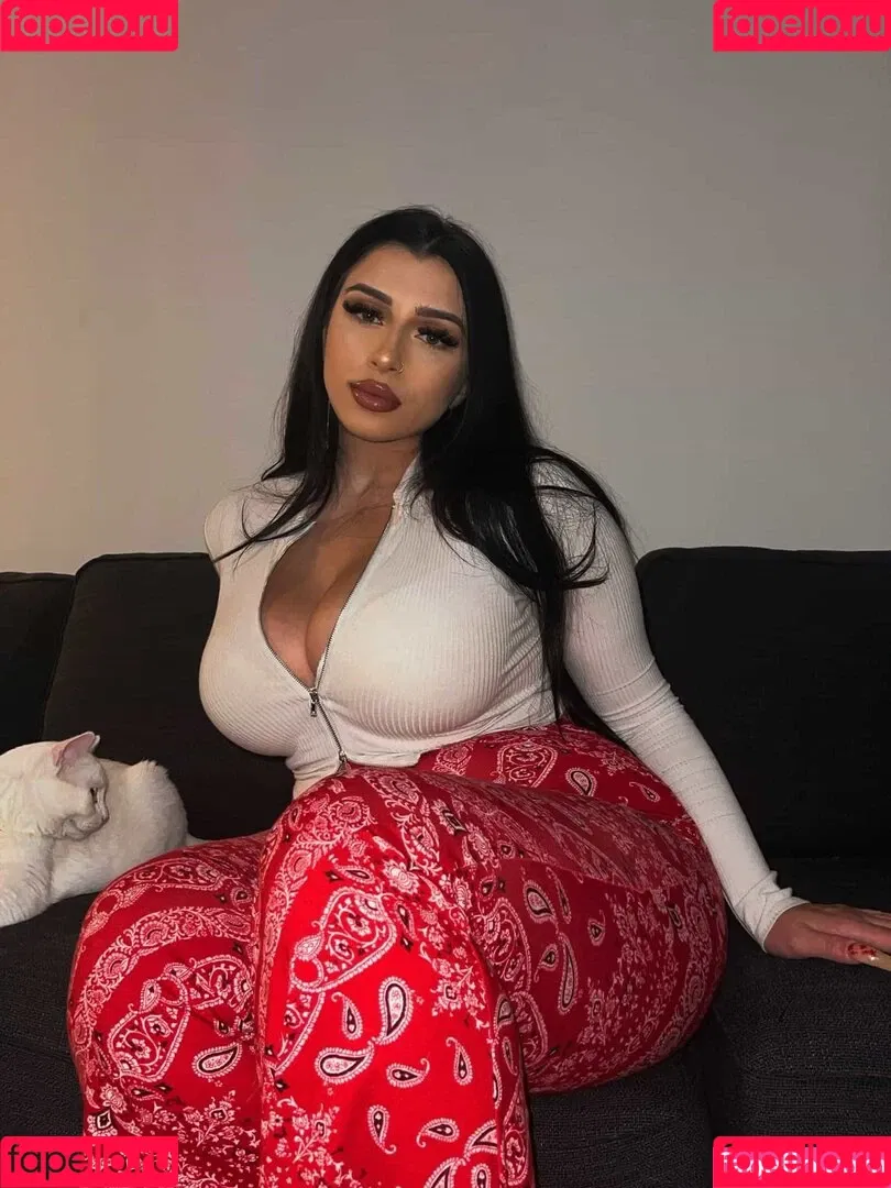 Shhhar / chvrlctte / shhhare Onlyfans Photo Gallery 