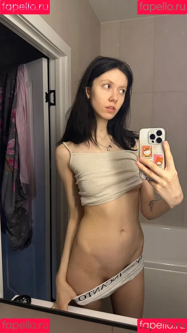 YourSmallDoll / yourteeendoll Onlyfans Photo Gallery 