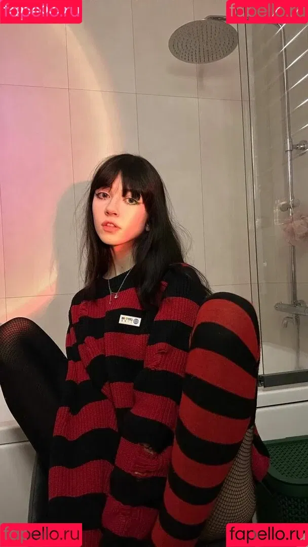 YourSmallDoll / yourteeendoll Onlyfans Photo Gallery 