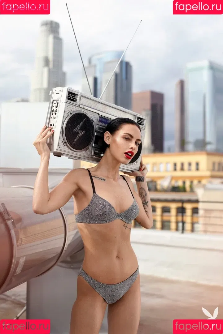 Teela LaRoux / laroux_teela / teelalaroux Onlyfans Photo Gallery 