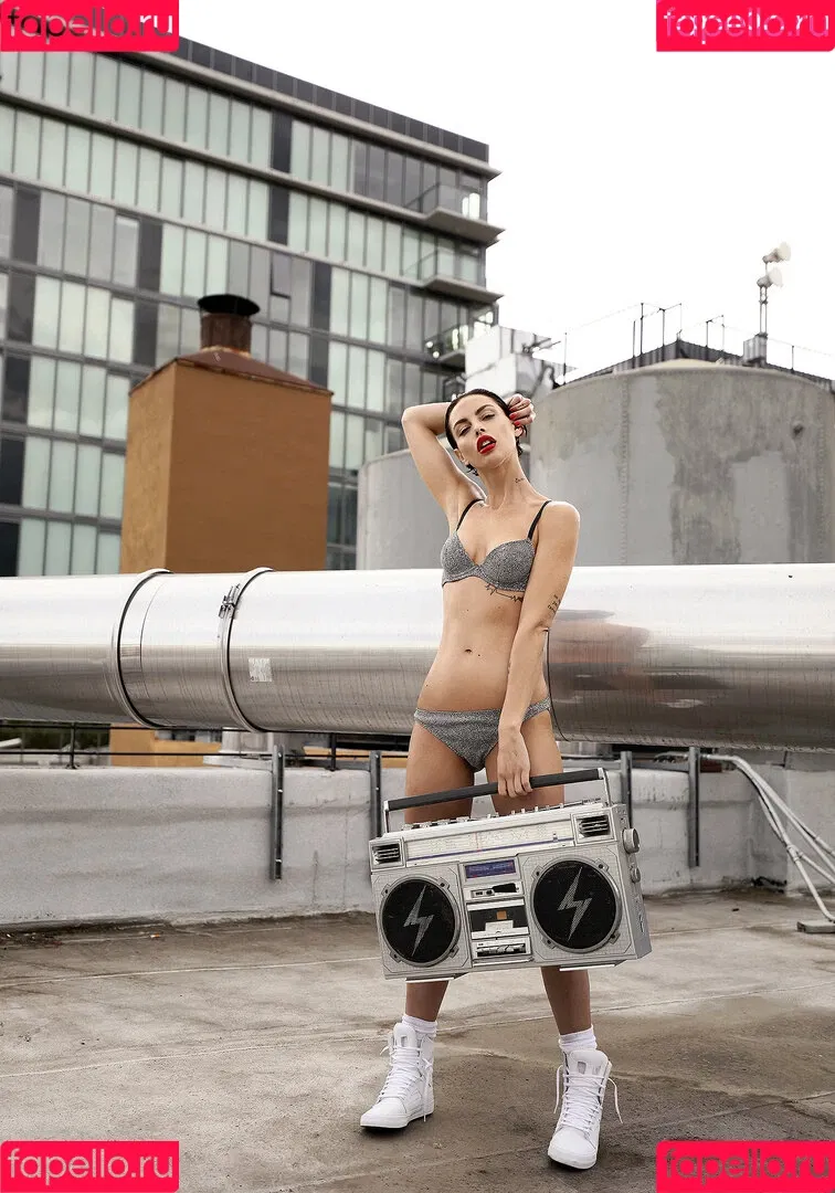 Teela LaRoux / laroux_teela / teelalaroux Onlyfans Photo Gallery 