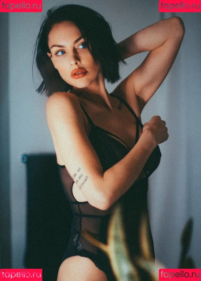 Teela LaRoux / laroux_teela / teelalaroux Onlyfans Photo Gallery 