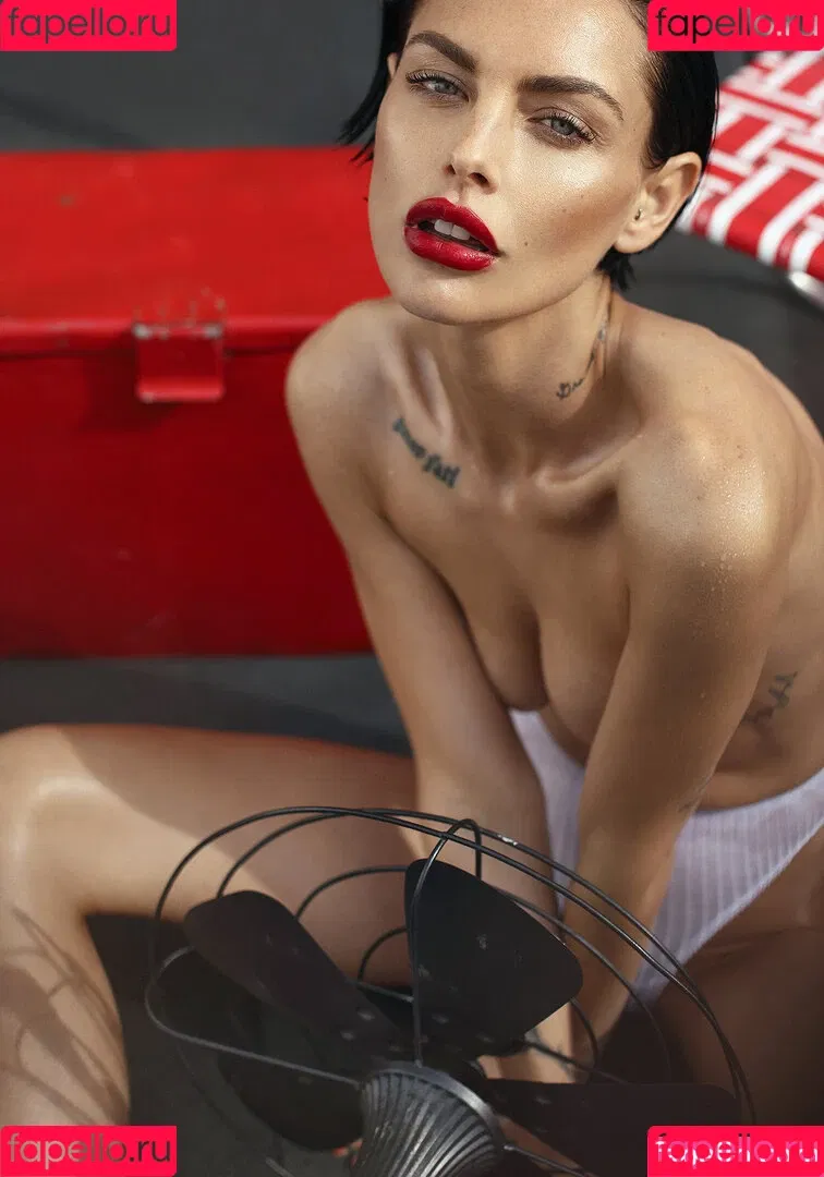 Teela LaRoux / laroux_teela / teelalaroux Onlyfans Photo Gallery 