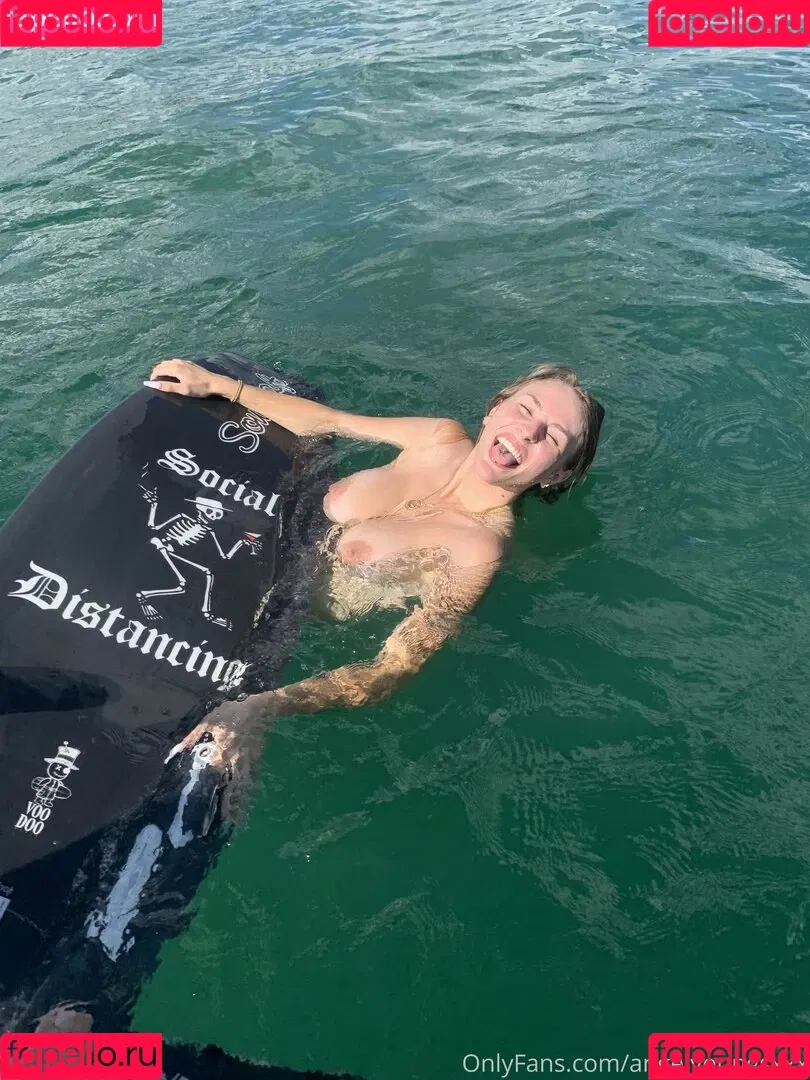 Angel Youngs / angelyoungs83 / angelyoungsxxx Onlyfans Photo Gallery 