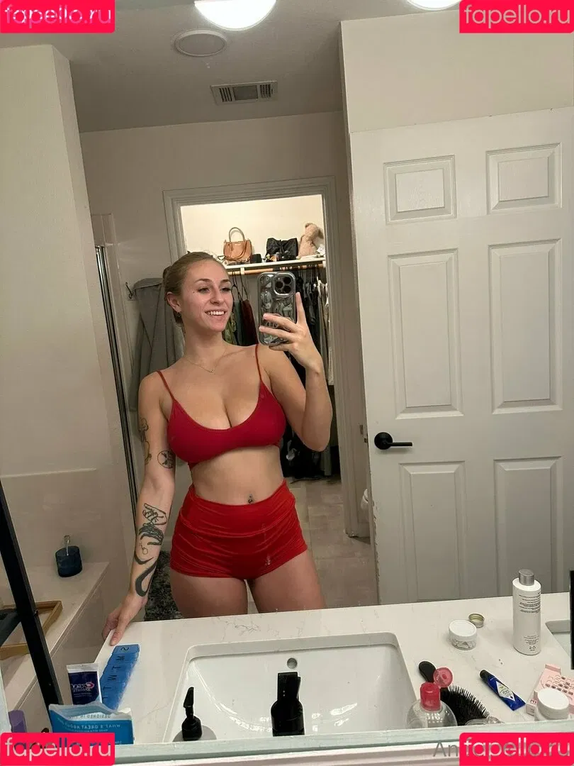 Angel Youngs / angelyoungs83 / angelyoungsxxx Onlyfans Photo Gallery 