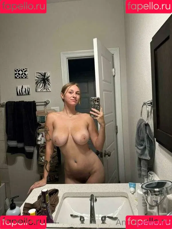 Angel Youngs / angelyoungs83 / angelyoungsxxx Onlyfans Photo Gallery 