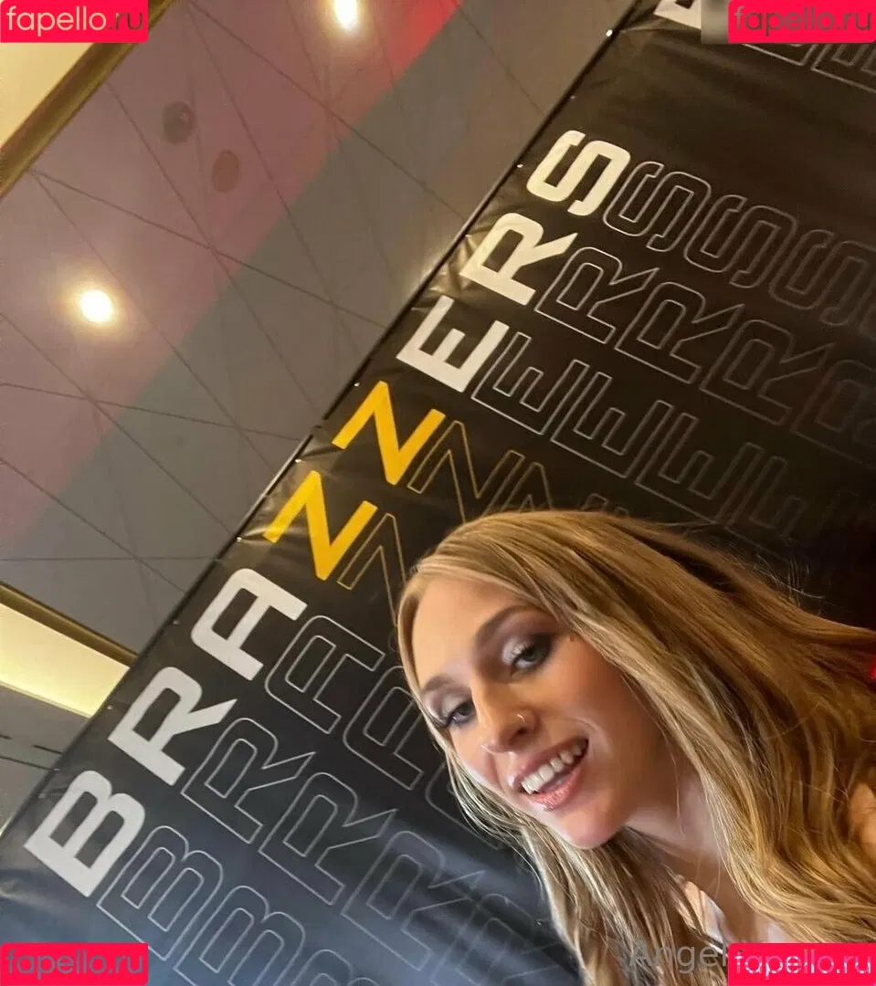 Angel Youngs / angelyoungs83 / angelyoungsxxx Onlyfans Photo Gallery 