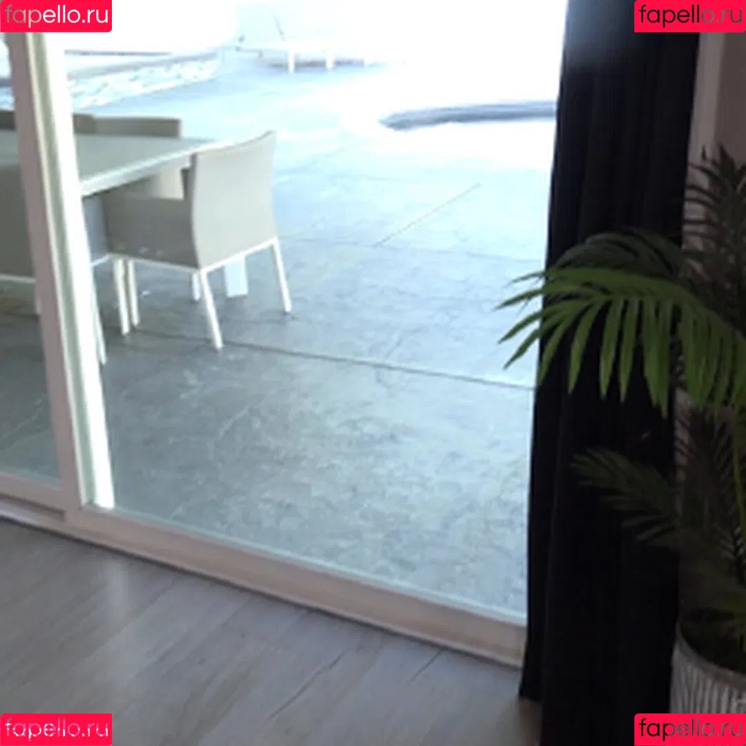 Angel Youngs / angelyoungs83 / angelyoungsxxx Onlyfans Photo Gallery 