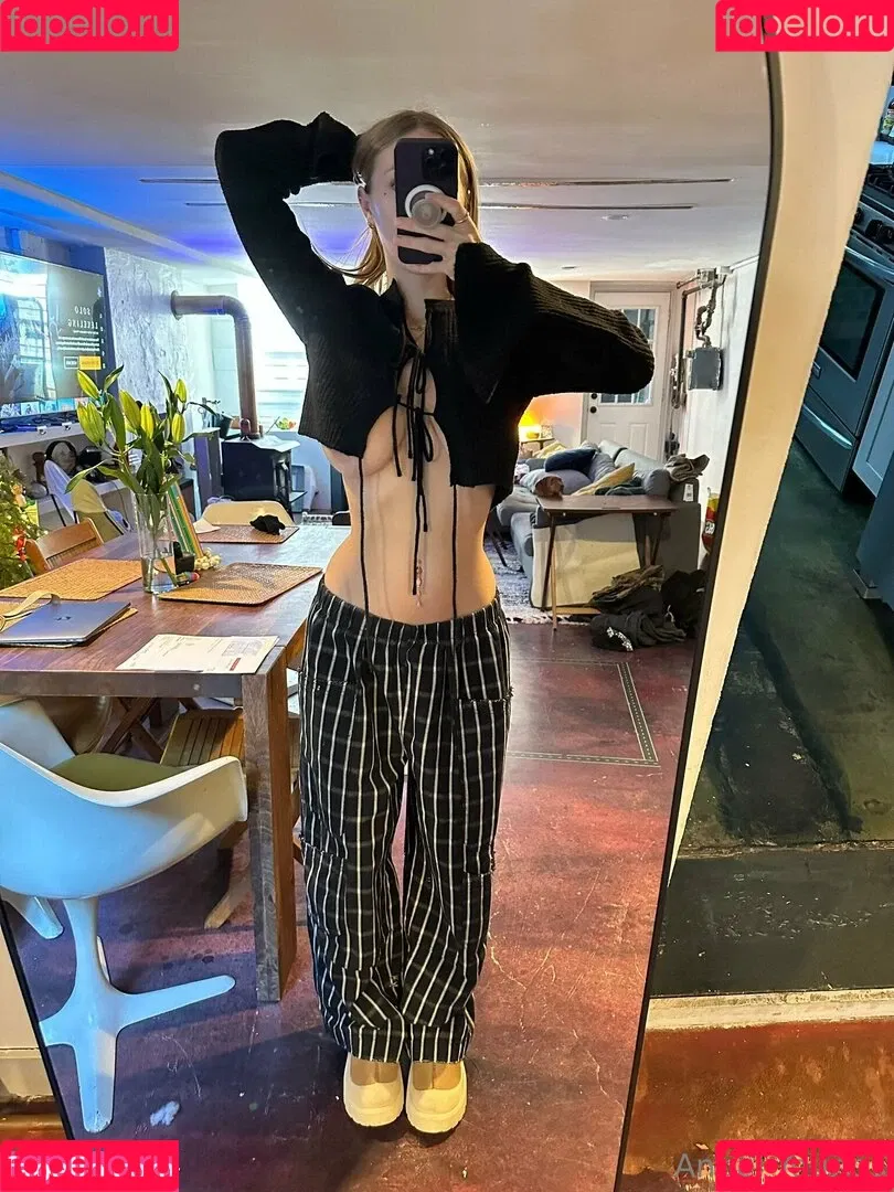 Angel Youngs / angelyoungs83 / angelyoungsxxx Onlyfans Photo Gallery 