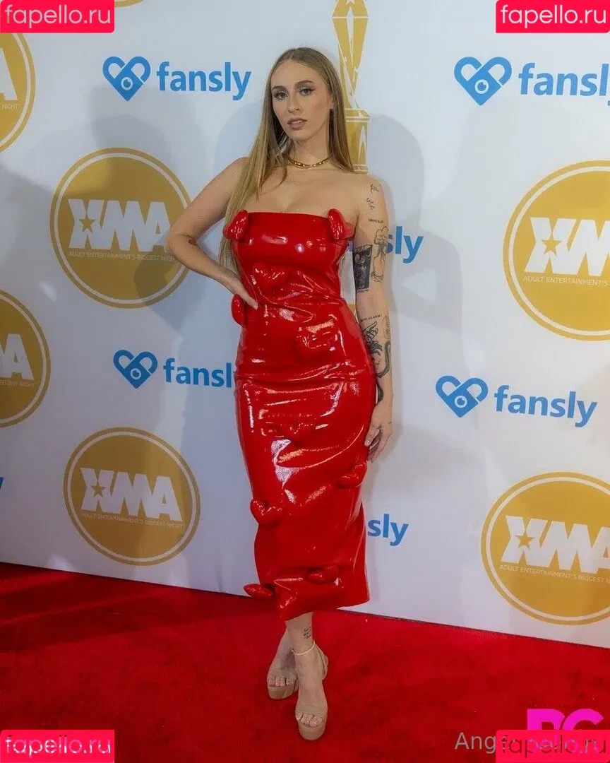 Angel Youngs / angelyoungs83 / angelyoungsxxx Onlyfans Photo Gallery 