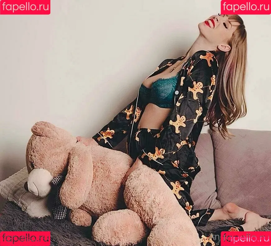 Angel Youngs / angelyoungs83 / angelyoungsxxx Onlyfans Photo Gallery 