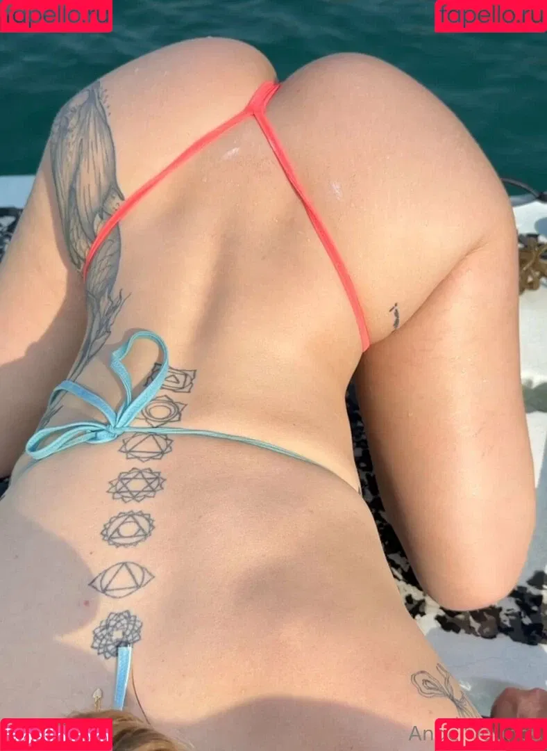 Angel Youngs / angelyoungs83 / angelyoungsxxx Onlyfans Photo Gallery 