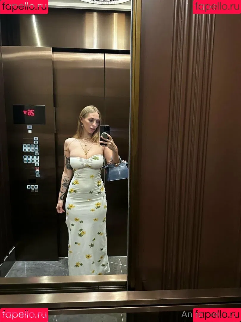 Angel Youngs / angelyoungs83 / angelyoungsxxx Onlyfans Photo Gallery 