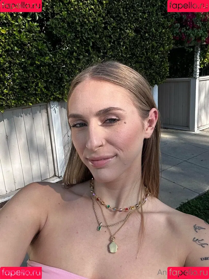 Angel Youngs / angelyoungs83 / angelyoungsxxx Onlyfans Photo Gallery 