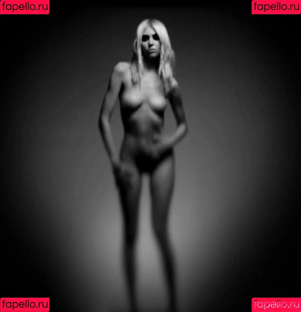 Taylor Momsen / aryelsoul / taylormomsen Onlyfans Photo Gallery 