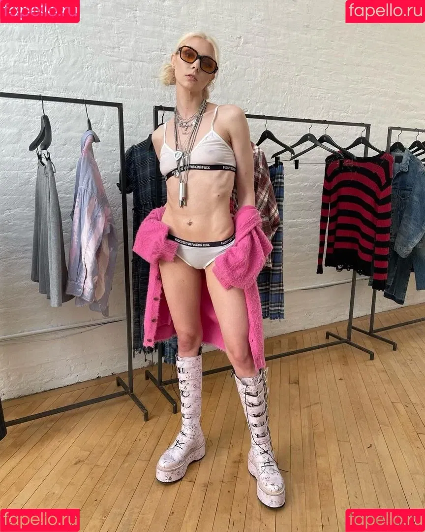 Taylor Momsen / aryelsoul / taylormomsen Onlyfans Photo Gallery 