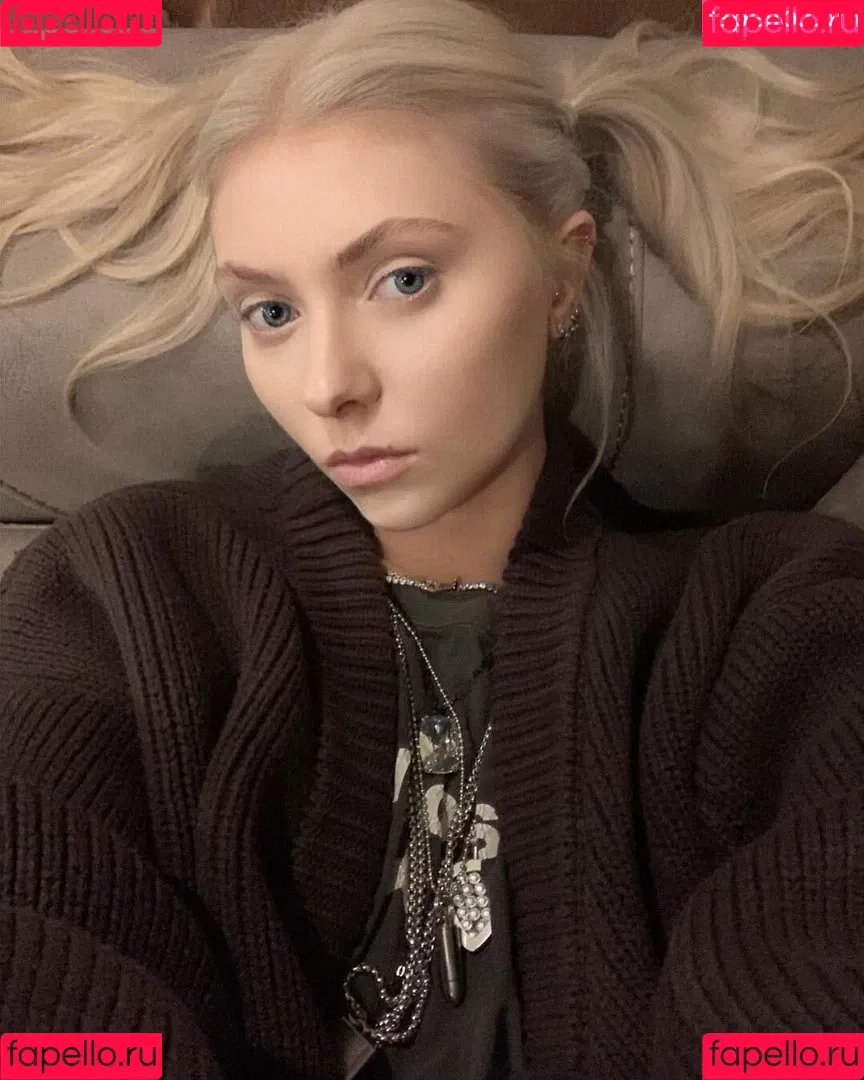 Taylor Momsen / aryelsoul / taylormomsen Onlyfans Photo Gallery 