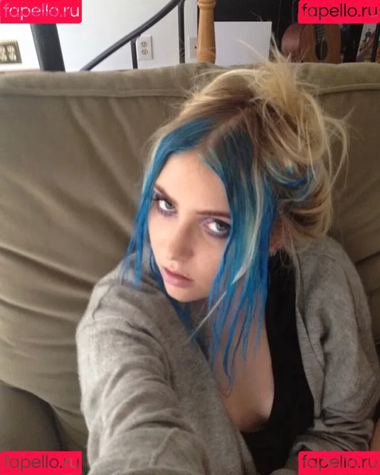 Taylor Momsen / aryelsoul / taylormomsen Onlyfans Photo Gallery 