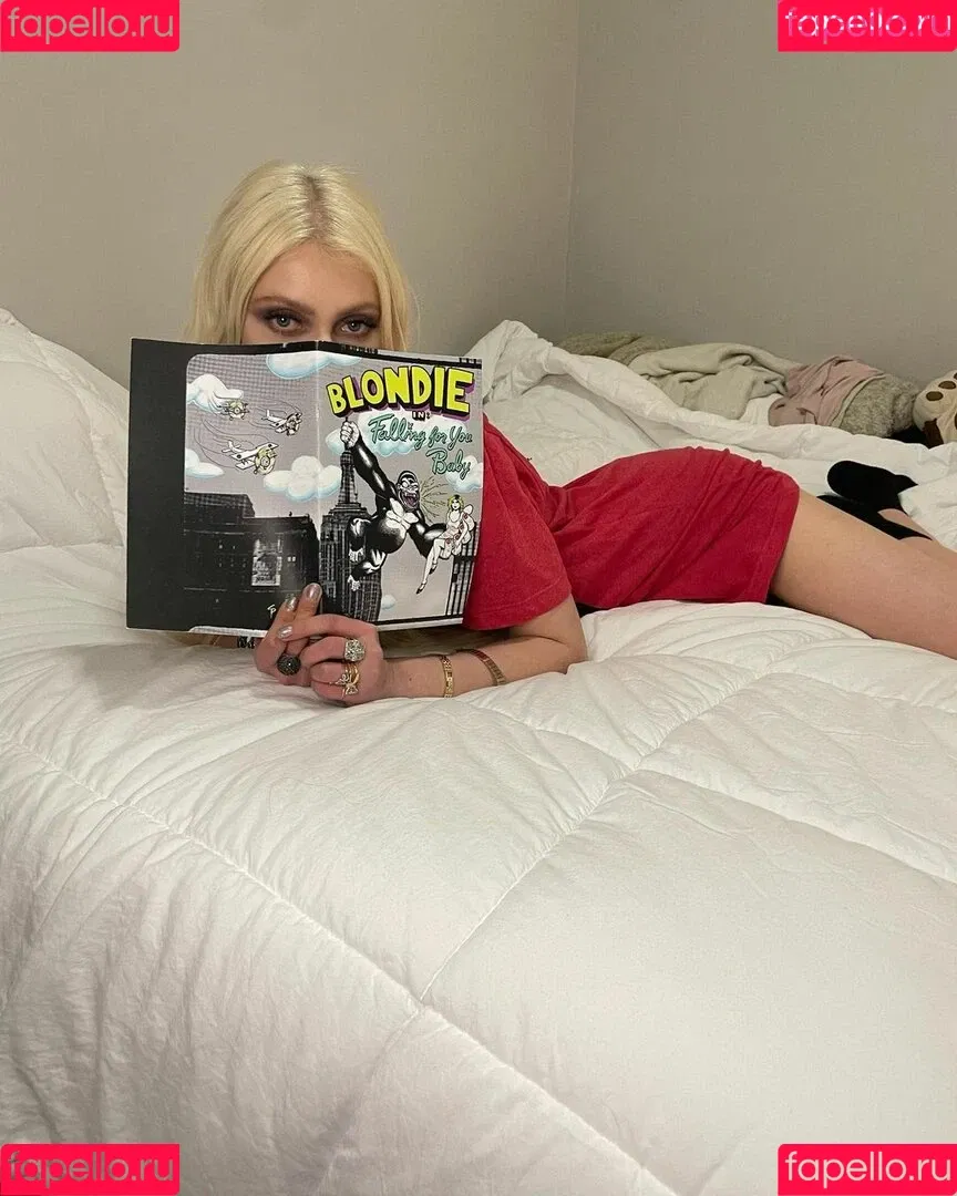 Taylor Momsen / aryelsoul / taylormomsen Onlyfans Photo Gallery 