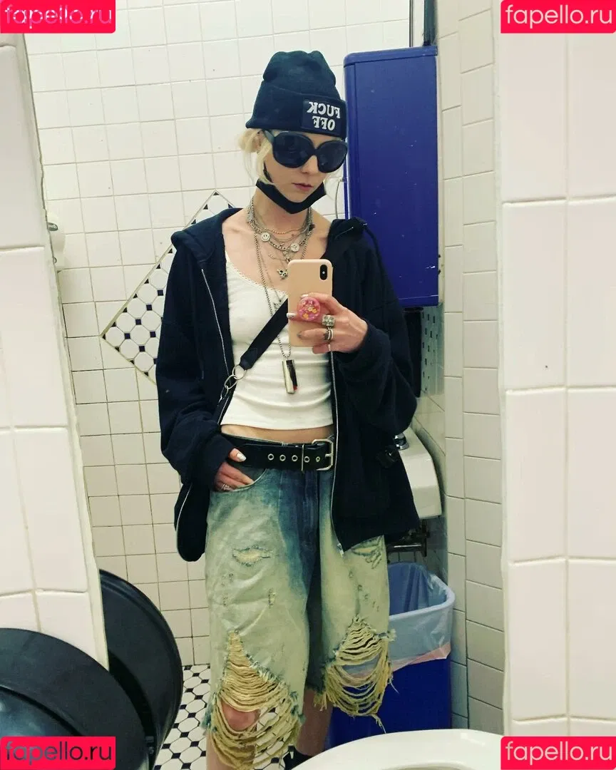 Taylor Momsen / aryelsoul / taylormomsen Onlyfans Photo Gallery 