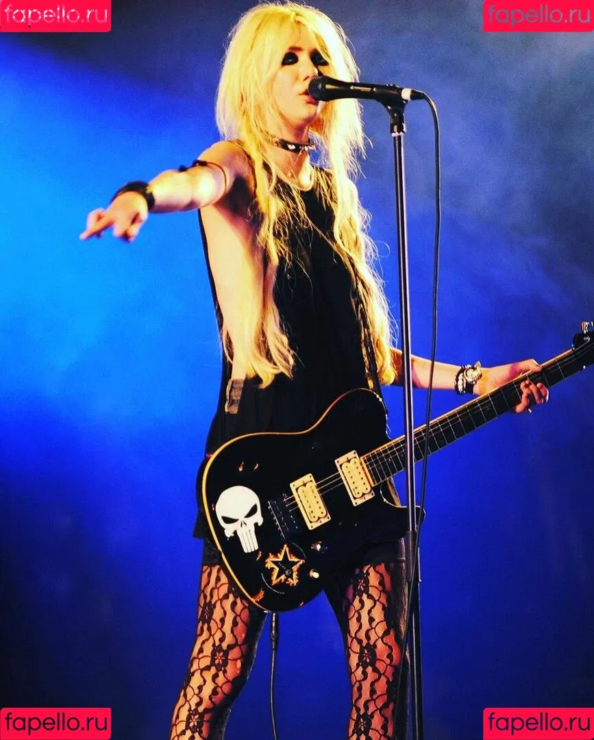 Taylor Momsen / aryelsoul / taylormomsen Onlyfans Photo Gallery 