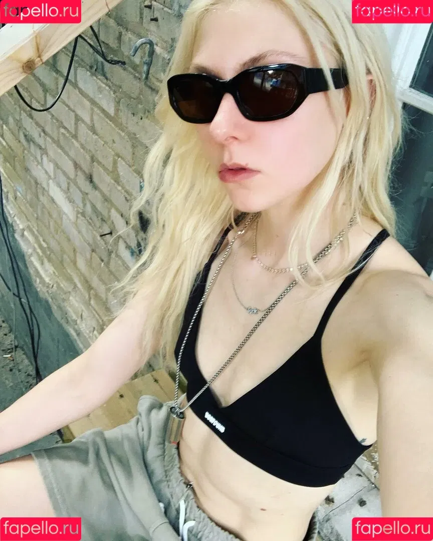 Taylor Momsen / aryelsoul / taylormomsen Onlyfans Photo Gallery 