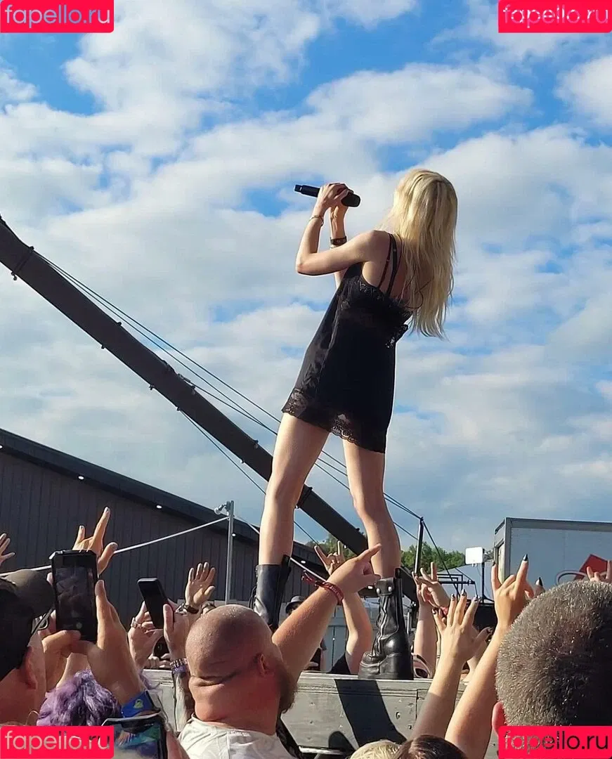 Taylor Momsen / aryelsoul / taylormomsen Onlyfans Photo Gallery 