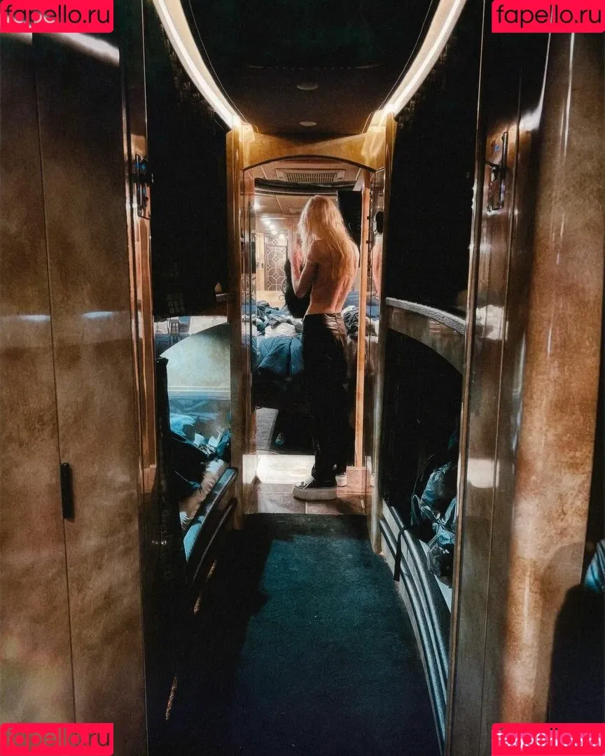 Taylor Momsen / aryelsoul / taylormomsen Onlyfans Photo Gallery 