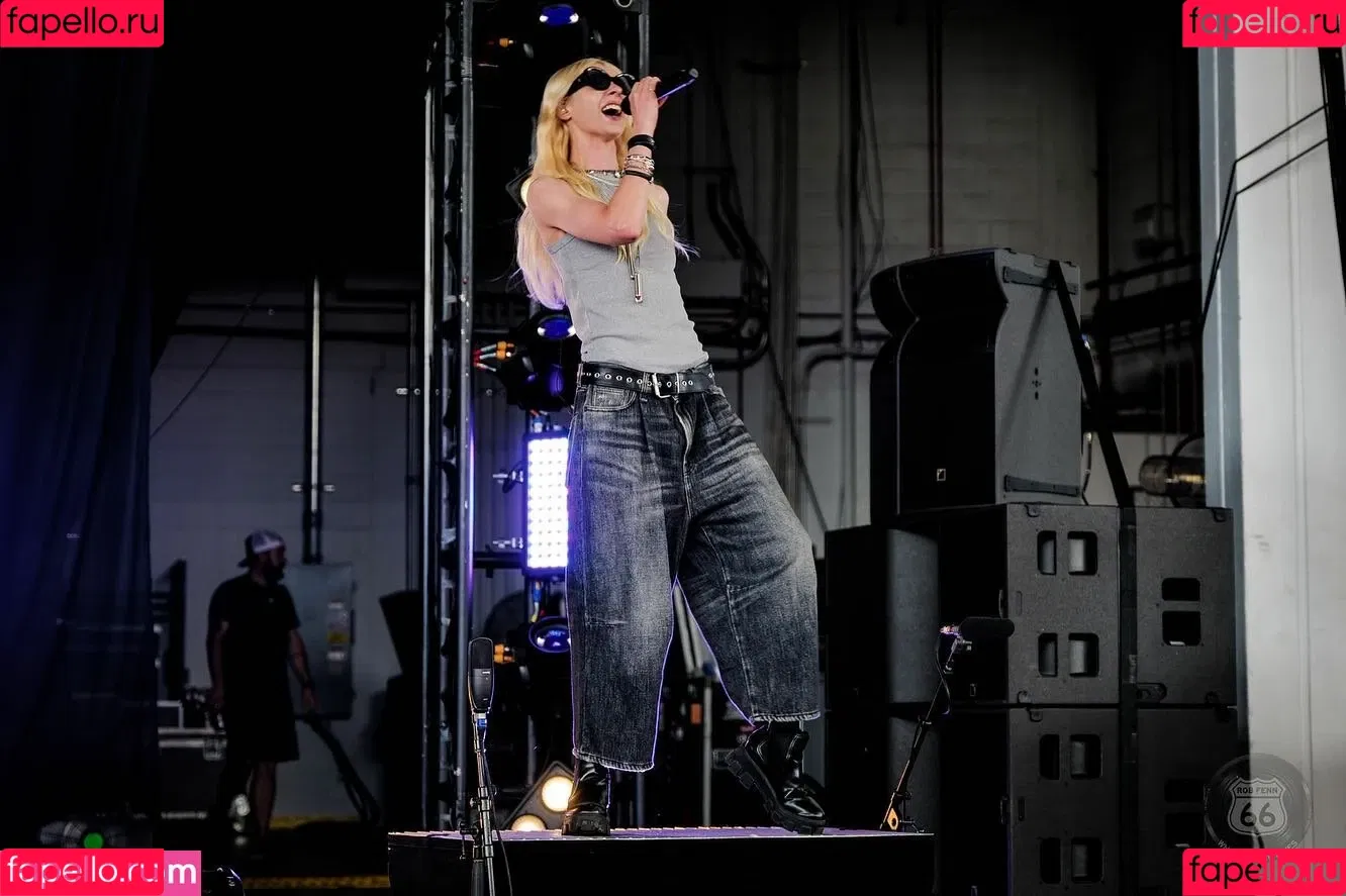 Taylor Momsen / aryelsoul / taylormomsen Onlyfans Photo Gallery 