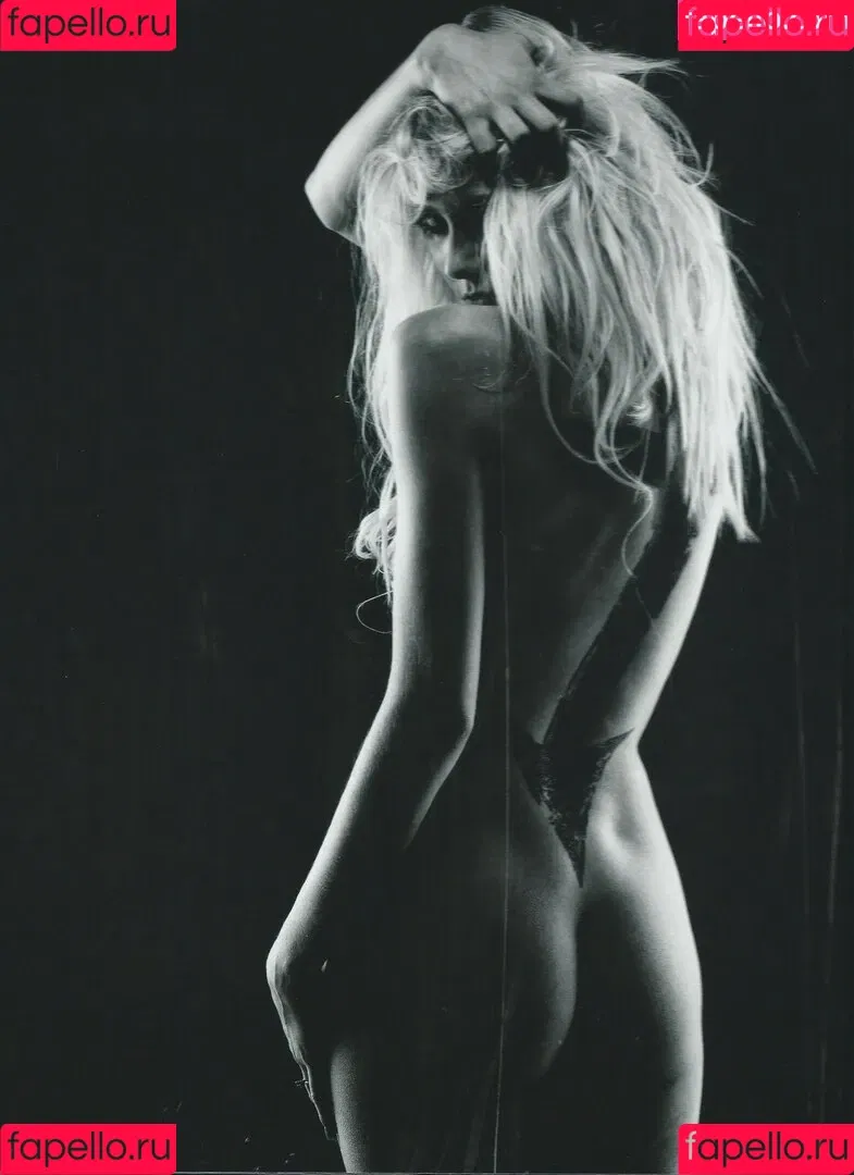 Taylor Momsen / aryelsoul / taylormomsen Onlyfans Photo Gallery 