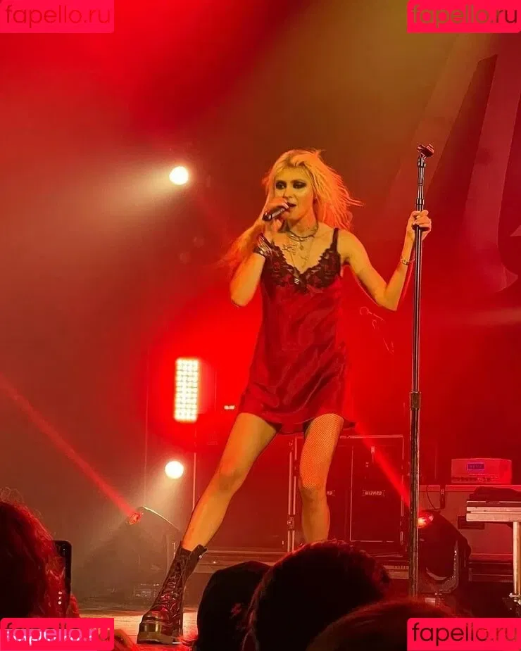 Taylor Momsen / aryelsoul / taylormomsen Onlyfans Photo Gallery 