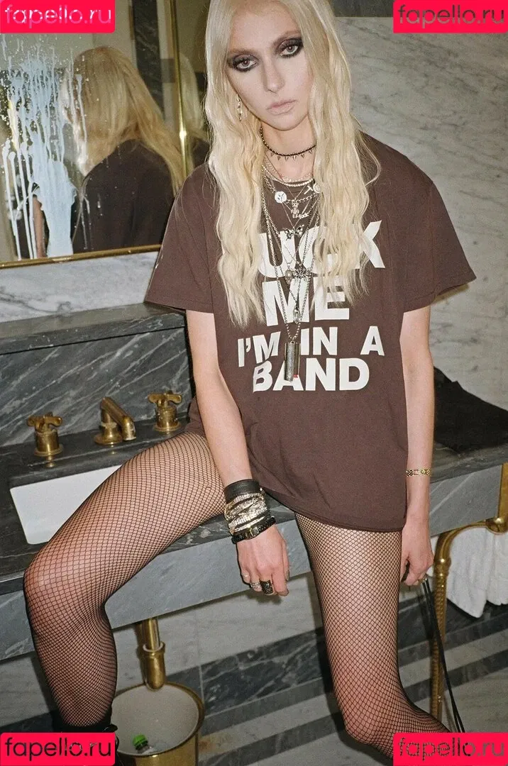 Taylor Momsen / aryelsoul / taylormomsen Onlyfans Photo Gallery 