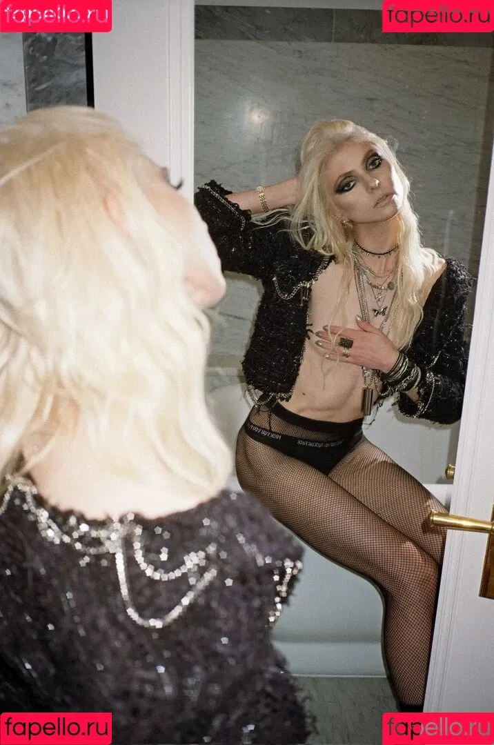 Taylor Momsen / aryelsoul / taylormomsen Onlyfans Photo Gallery 