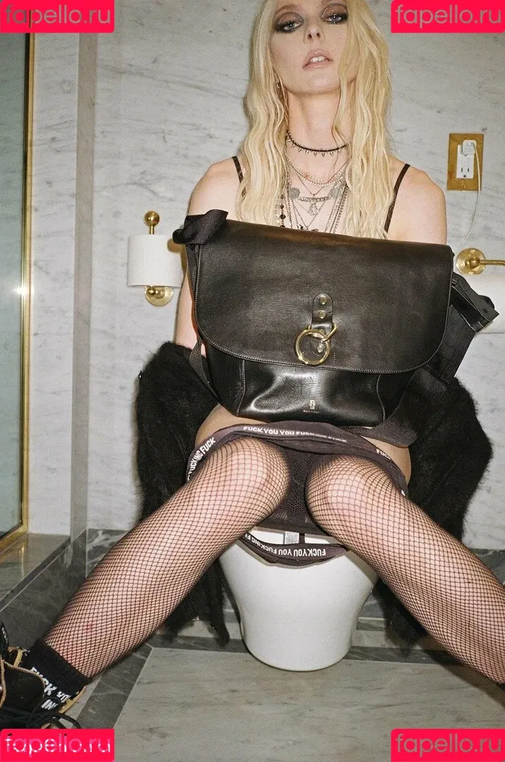 Taylor Momsen / aryelsoul / taylormomsen Onlyfans Photo Gallery 