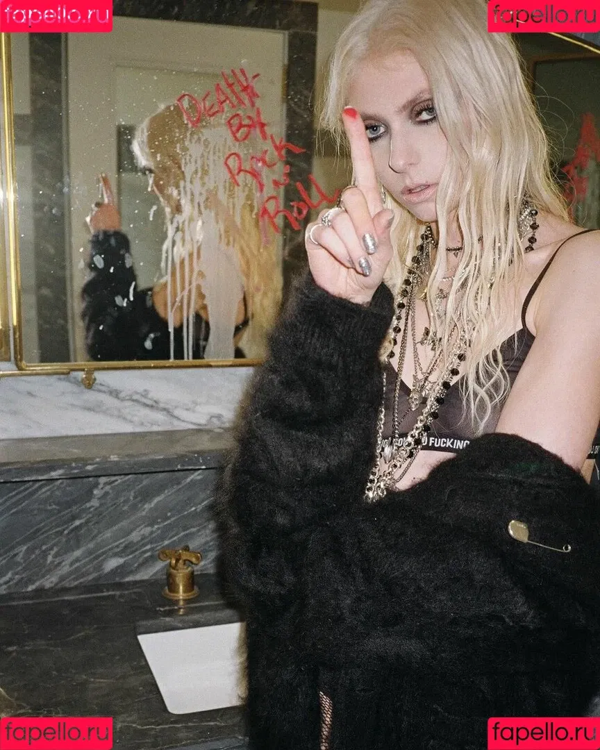 Taylor Momsen / aryelsoul / taylormomsen Onlyfans Photo Gallery 