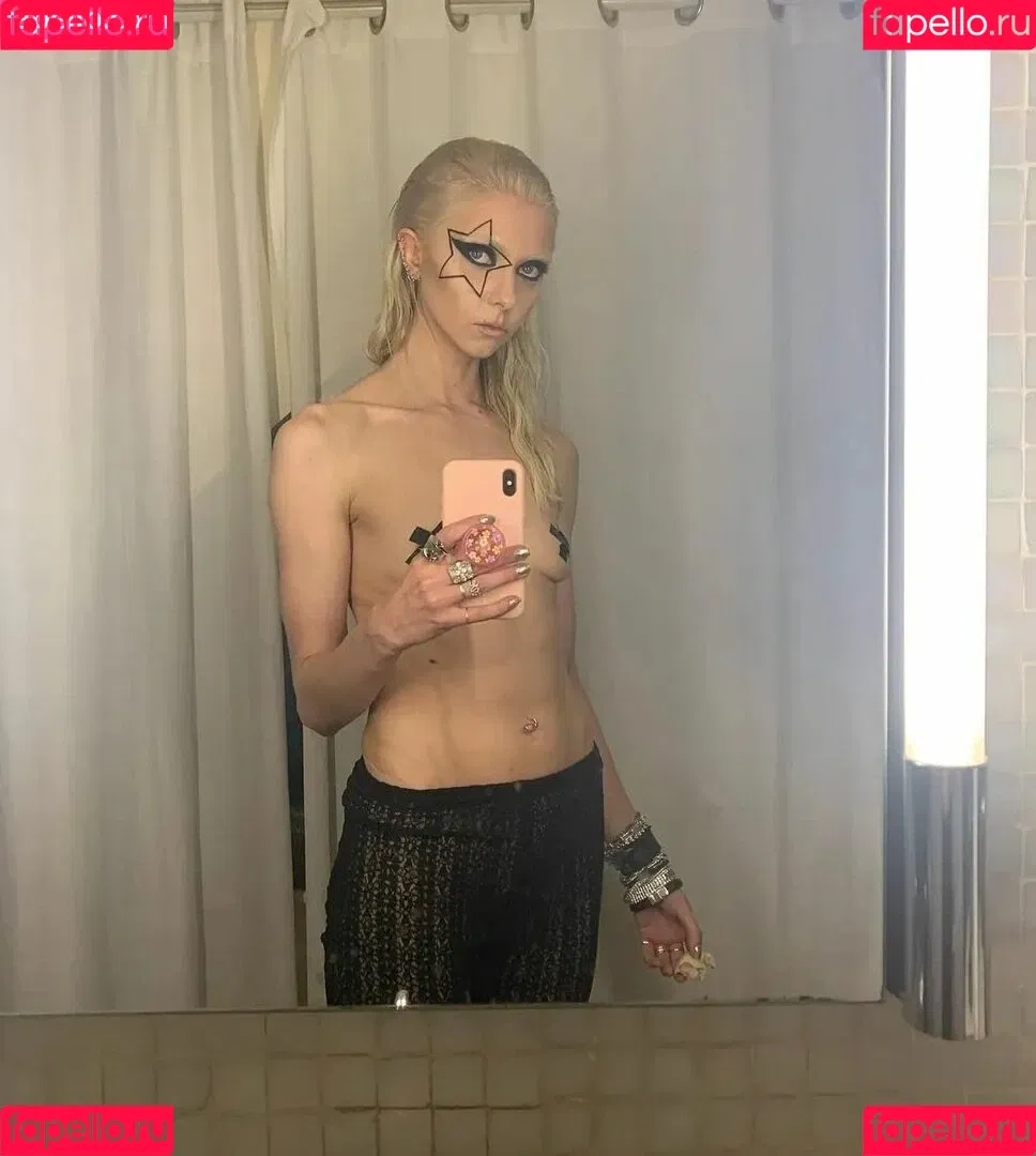 Taylor Momsen / aryelsoul / taylormomsen Onlyfans Photo Gallery 