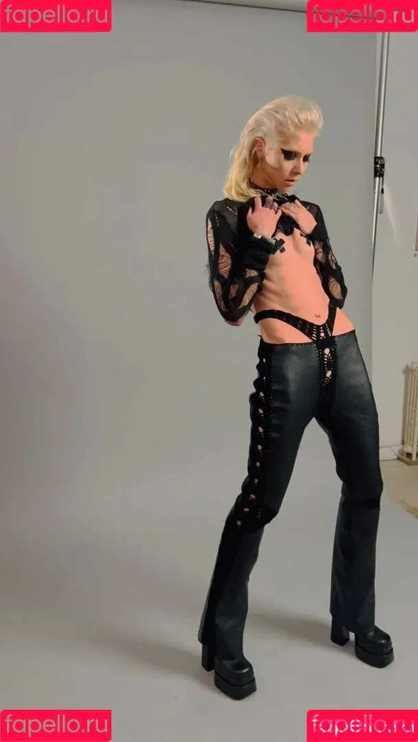 Taylor Momsen / aryelsoul / taylormomsen Onlyfans Photo Gallery 