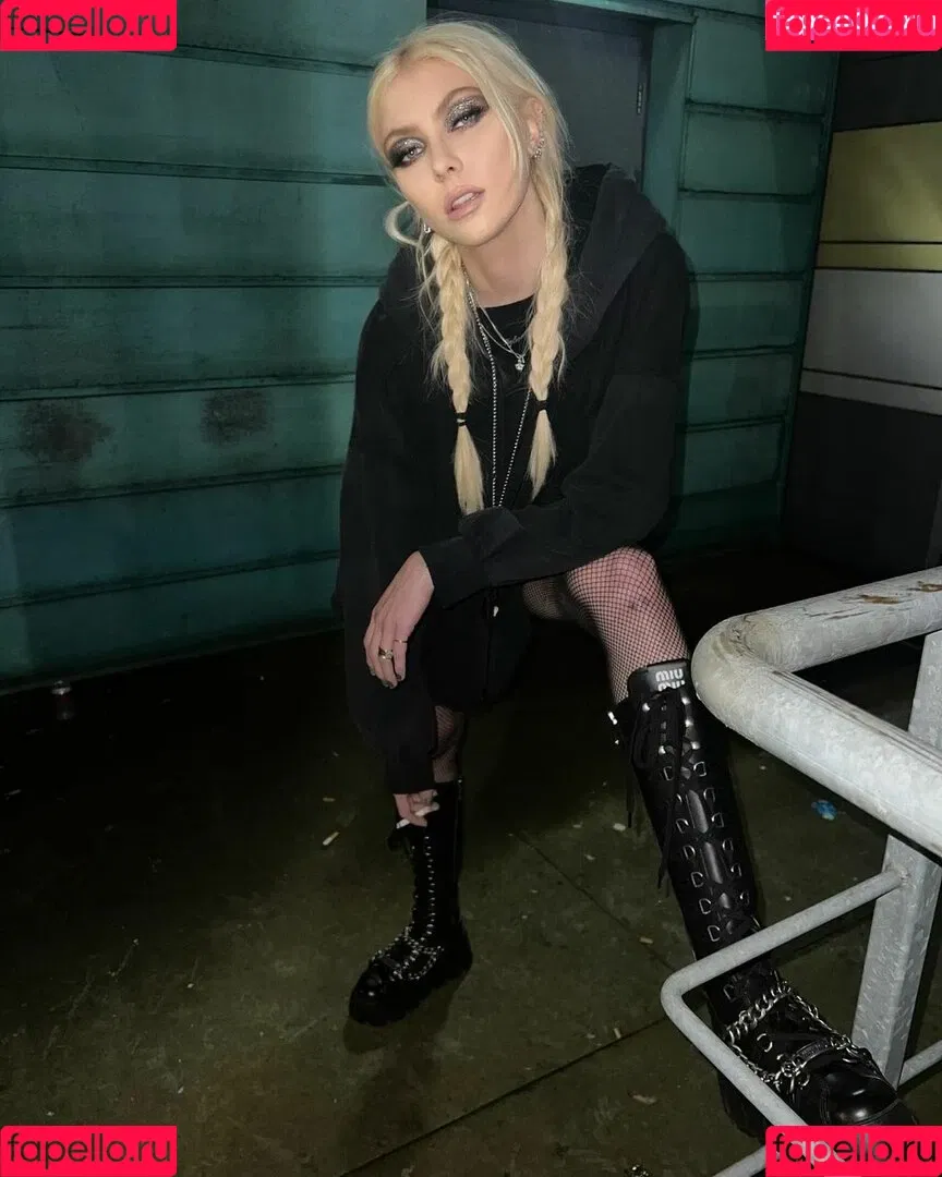 Taylor Momsen / aryelsoul / taylormomsen Onlyfans Photo Gallery 