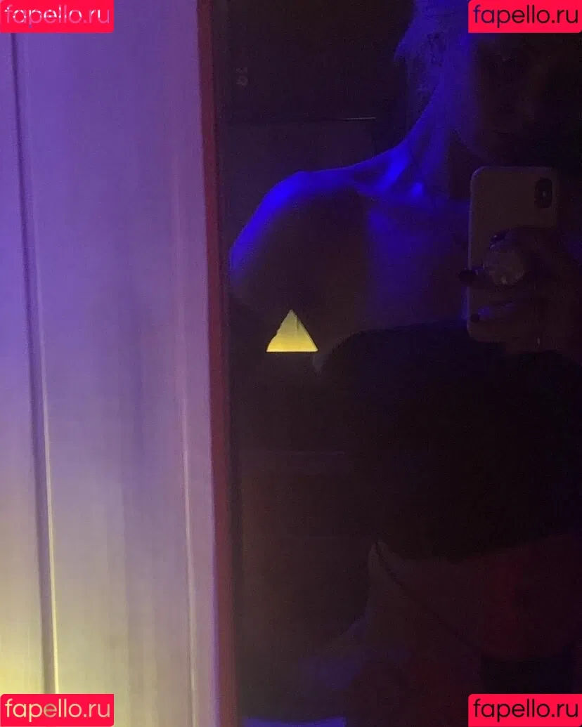 Taylor Momsen / aryelsoul / taylormomsen Onlyfans Photo Gallery 